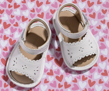Load image into Gallery viewer, BABY LEATHER SANDAL WITH SCALLOP  WHITE | ELEPHANTITO