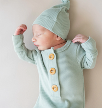 Load image into Gallery viewer, NEW BORN RIBBED KNOTTED GOWN AND HAT | KYTE BABY | SOFT COLORS