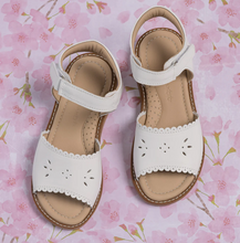 Load image into Gallery viewer, CLASSIC SANDAL WITH SCALLOP WHITE IN TODDLER SIZES | ELEPHANTITO