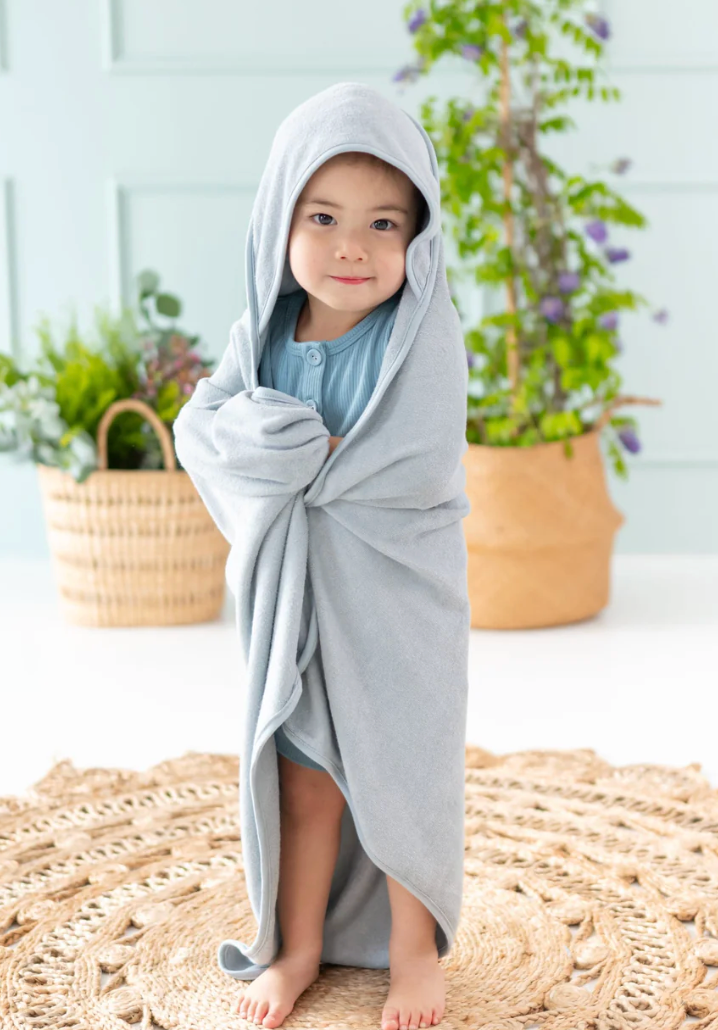 KYTE BABY HOODED TOWEL IN FOG