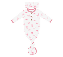Load image into Gallery viewer, KYTE BABY KNOTTED GOWN WITH BOW HEADBAND SET IN BOW | NEWBORN