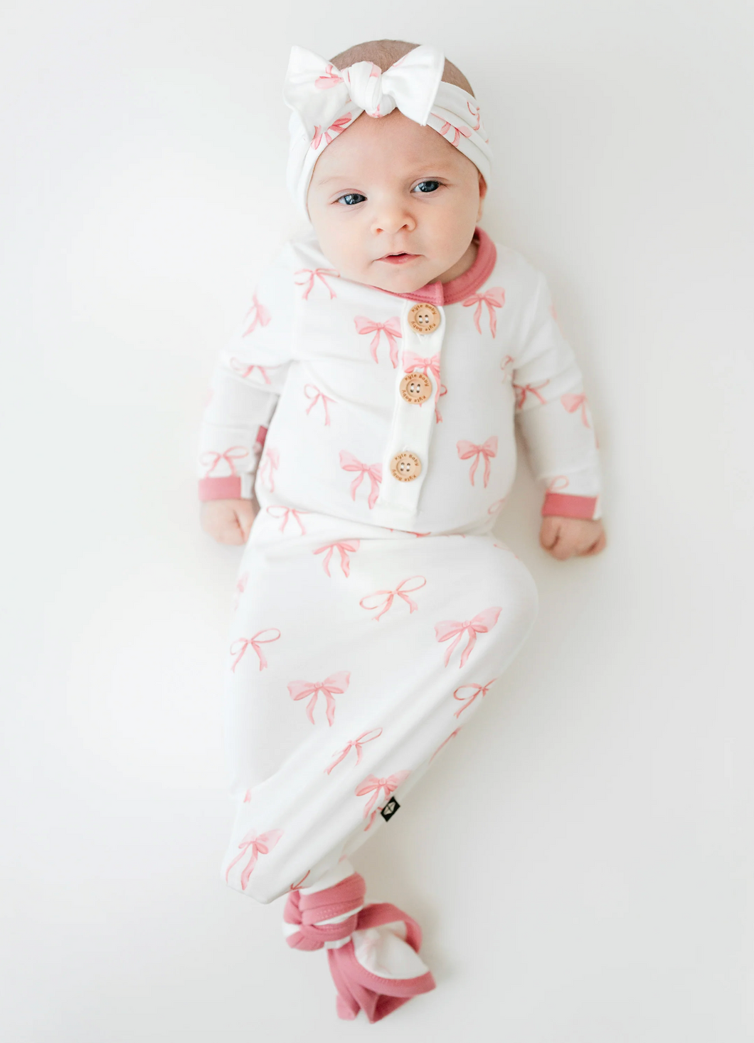 KYTE BABY KNOTTED GOWN WITH BOW HEADBAND SET IN BOW | NEWBORN
