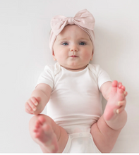 Load image into Gallery viewer, KYTE BABY BOW HEADBAND IN BLUSH