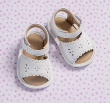 Load image into Gallery viewer, ELEPHANTITO BABY SANDALS WITH SCALLOP IN WHITE