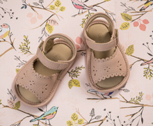 Load image into Gallery viewer, ELEPHANTITO BABY SANDALS WITH SCALLOP IN PINK