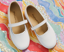 Load image into Gallery viewer, ELEPHANTITO  ARIA FLATS LEATHER SHOES | WHITE