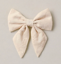 Load image into Gallery viewer, NORALEE NORA BOW EMBROIDERED FLORAL