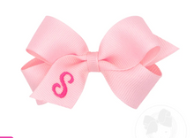 Load image into Gallery viewer, MINI MONOGRAMMED GIRL HAIR BOW | LIGHT PINK/HOT PINK INITIAL