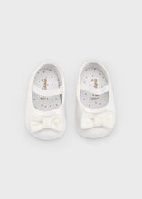 Load image into Gallery viewer, BABY SHOES AND HEADBAND SET | MAYORAL